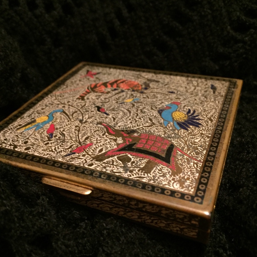 Volupte Vintage Compact